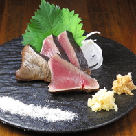 強火で旨みを閉じ込める名物藁焼き