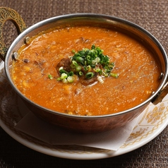 豆カレー×旨み肉の贅沢一皿〈ダルゴスト〉の写真