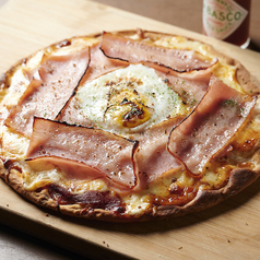 ベーコンエッグピザ