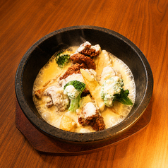 グツグツ石炊きチーズ唐揚げ