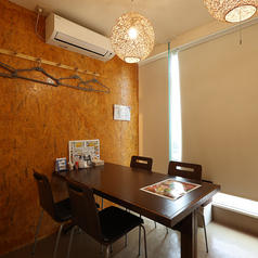 【個室】4～6名様用のテーブル席。個室は人気のお席のため、お早目のご予約がおすすめです。