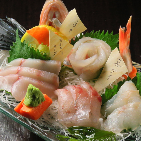 三陸産の新鮮な海鮮と豊富な日本酒をお楽しみください。