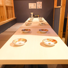 和の趣き溢れる店内は大人の為の落ち着いた雰囲気。最大100名様までご利用可能な完全個室席は京橋での接待や女子会、合コンなど各種宴会に最適なプライベート空間♪お得な宴会コースプランもご予算に合わせて2480円~ご用意。誕生日や記念日にお得なサプライズ特典もご用意。京橋駅の居酒屋をお探しの方はぜひ当店へ♪