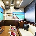2人だけでゆったり過ごせる、2名利用にぴったりのプライベートルーム♪照明はお好みに合わせて明るさを調節できるので、カラオケを楽しむのはもちろん、少し暗めにしていつもと違う雰囲気で過ごすのも◎周りを気にせず、2人だけの時間をゆっくり楽しみたい方におすすめです。