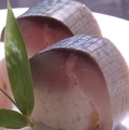 料理メニュー写真 熟成二段仕込み 鯖寿司　1切れ