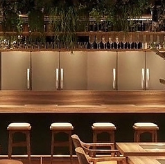 少人数でご利用いただけるカウンターもございます◎仕事帰りの飲みやデートなど、お気軽にお立ち寄りください。