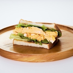 玉子こぼれますサンド