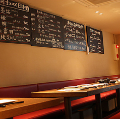 気取らない雰囲気で、ゆったりとくつろげるテーブル席です。美味しいお料理を囲んで、大切な人との語らいをお楽しみいただけます。普段使いから特別な日まで、様々なシーンでご利用ください♪