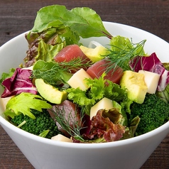 マグロとアボカドのサラダ