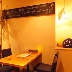 店内奥には広々とご利用頂けるテーブル席も完備。