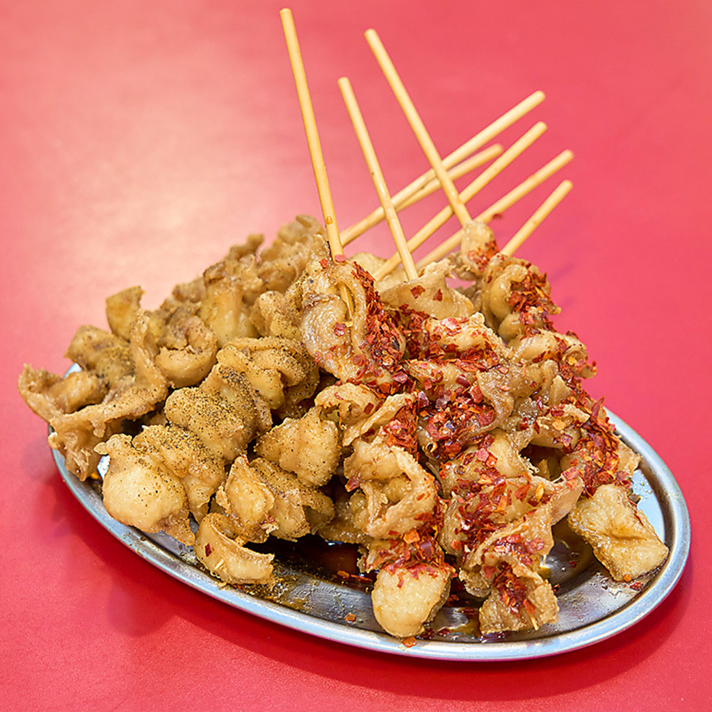 『てっぺん串（白/赤）』　カリッとモチッと止まらぬ旨さ