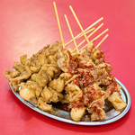 『てっぺん串（白/赤）』　カリッとモチッと止まらぬ旨さ