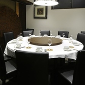 ゆったりと過ごせる円卓は、ご家族・ご友人とのお祝いのお食事や、ビジネスシーンでのご会食・接待などにも最適です。