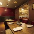 半個室もご用意しております。8名～10名様コースご予約で優先案内しております。