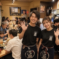 湘南野菜と豚を中心とした和風居酒屋！カウンター席・テーブル席・掘りごたつ・各種ご用意。入口にはポケスポット&フォトスポットでもあるサザン通り名物！豚の巌店長がお迎え致します！