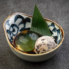わらび餅と黒豆アイスの黒蜜かけ