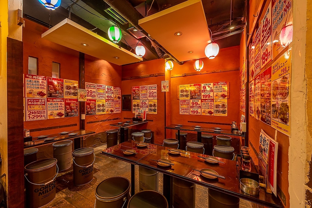 ご友人同士や同僚と気兼ねなくお寛ぎいただけるお店です☆少人数から大人数までご利用いただけます！