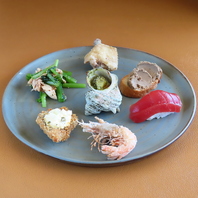 新鮮な海の幸をふんだんに使った料理をご堪能ください。