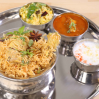 十日市場で本場の味！スパイス香る絶品インドビリヤニ