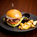料理メニュー写真&nbsp;■シェフの気まぐれ特製ハンバーガー
