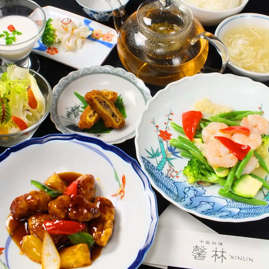 プリフィクスランチはAセット（1400円）は１品、Bセット（1880円）は２品、お好きなメインを選べます