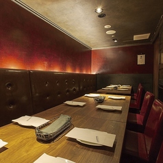 半個室もご用意しております。12名～16名様コースご予約で優先案内しております。