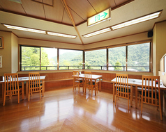 箱根外輪山を見渡しながらお食事をお楽しみいただけます。