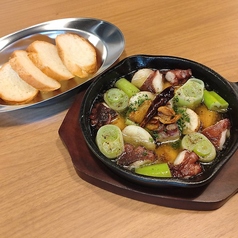 タコと青森野菜のアヒージョ