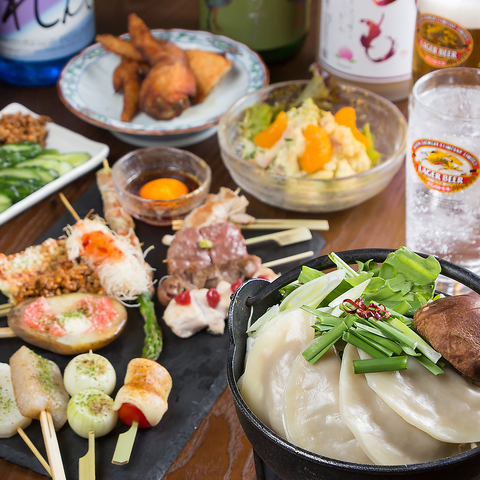 肉の旨味たっぷりの水餃子が楽しめる名物餃子鍋と創作串焼きを気軽に◎