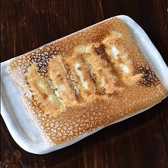 アラカルトが豊富◎名物餃子の写真