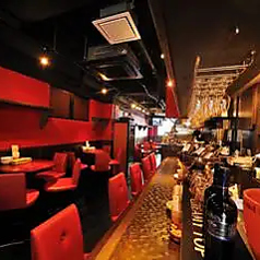 ゆったり座れるテーブル席をご用意しております。女子会、宴会など様々なシーンでご利用ください。