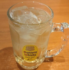 ディナーはクーポンでハイボール1杯目プレゼント！唐揚げと相性抜群のサービスです☆の写真