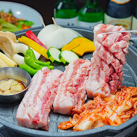 【贅沢サムギョプサルコース】韓国焼肉定番のサムギョプサル含む 9品3800円の写真