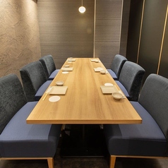 【6名様個室】仕事の同僚や仲間と、会社帰りに気軽に飲み会も大歓迎です!当店は海鮮・和食料理との相性最高の日本酒や焼酎を多数取り揃えております。日本各地から厳選して取り寄せた銘酒はプレミアム飲み放題でもお楽しみいただけます。自慢の和食料理とお好みの銘柄を合わせてご堪能ください。