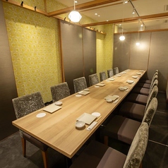 【14名様個室】居酒屋 湊一や自慢の海鮮和食料理は、産地直送で仕入れた新鮮で旬の魚介類を使用、刺身や炙り焼き、酒の肴など豊富に揃えております。また、肉料理やサラダなど山の幸やデザートもございますので、是非お召し上がりください。