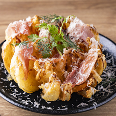 まるごと玉ねぎのフライドオニオン生ハムのせ