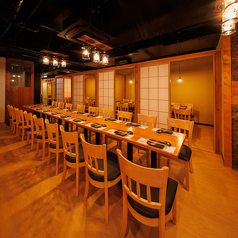 当店自慢の和風個室は、家族や友人とのお食事や、会社の宴会など、様々なシーンでご利用いただけます。和の雰囲気を感じるお部屋で、美味しい料理をお楽しみください。