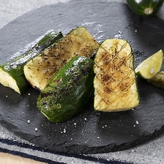 〈新〉炭火焼きズッキーニ