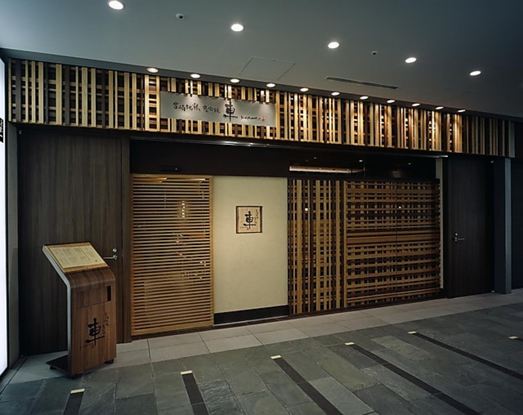 JR東京駅から徒歩5分、東京国際フォーラム付近のお店です。お気軽にふらっとお立ち寄りください♪