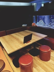 8名様掛けのソファー席は会食やご宴会にどうぞ♪