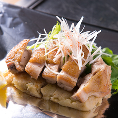 華味鳥もも肉のグリルとマッシュポテト ～赤ワインソースで～