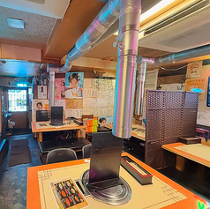 2名～4名のお席は仕切りあり