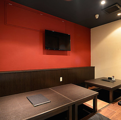 最大12名様までOKの広々としたお座敷◎会社宴会や友人との飲み会など、様々なシーンでゆったり過ごせます。