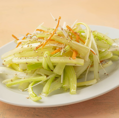 セロリの和え物（爽口芹菜）