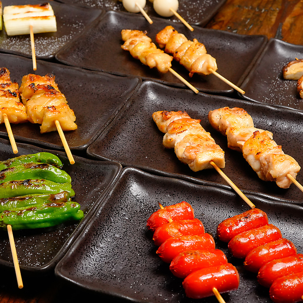 炭火焼き串各種ございます。串焼きは1本からご注文いただくことが出来ます！会社帰りのサク飲みにも