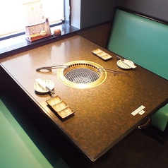 ２名様からご利用いただけます！こちらの席だけでなく川嶋屋のテーブルはすべて”ゆとり”を持って設計されており気兼ねなくご利用頂けます♪＾＾