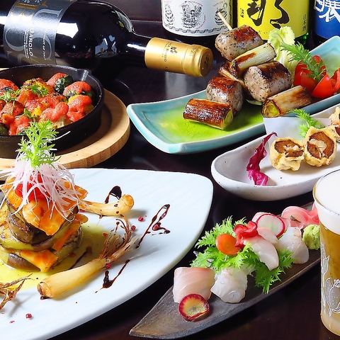 種類豊富な創作料理とお酒を愉しむことができます。完全個室あり。貸切可能（24名～）