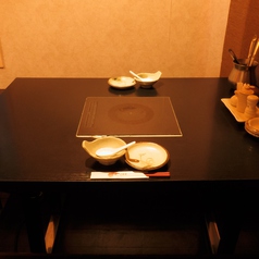 【テーブル席】2名様~ご利用いただけるテーブル席です。カップルや少人数でお気軽にご利用頂けます。