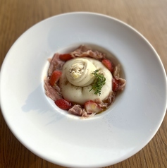 生ハムといちごのブッラータチーズ