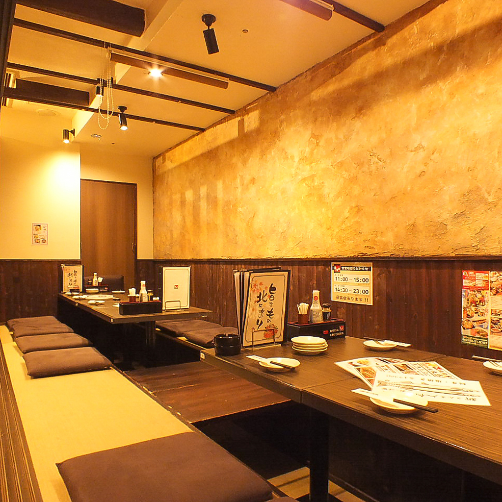 【最大24名様個室】掘りごたつスタイルなので足元楽々。大宴会もお任せ下さい！